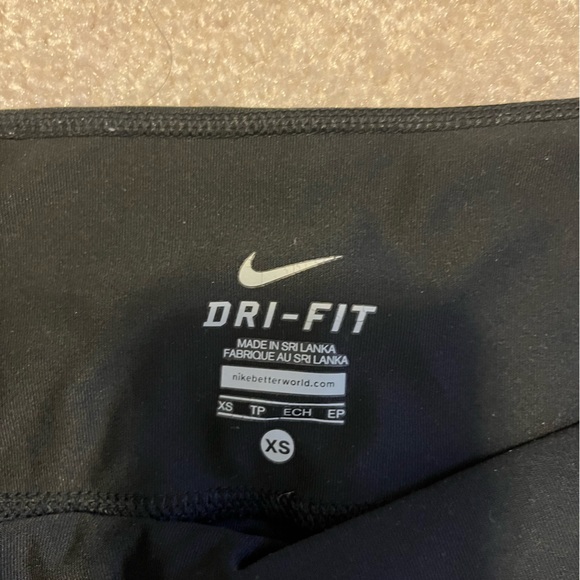 Nike Black Leggings - Picture 2 of 2